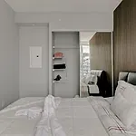 The Skyline Retreat By Instant Suites