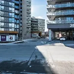 Apartment Near Rogers Centre