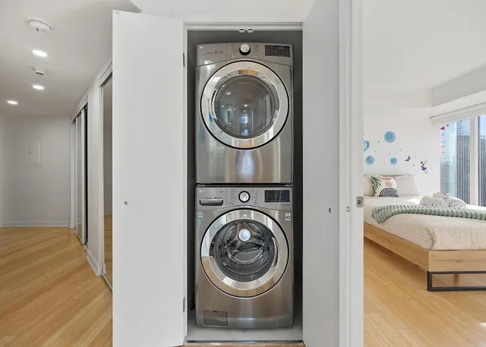 Modern 2-Bedroom Condo W Floor To Ceiling Windows