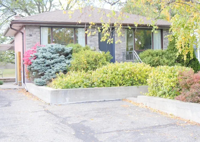 Richview Gardens Suite, 3-Bdr