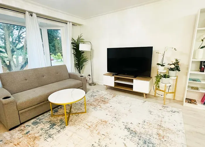 Home Near Toronto Pearson Airport