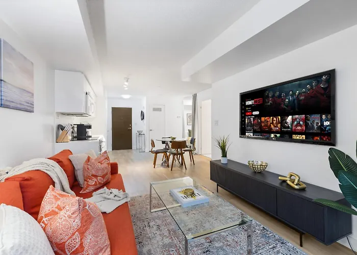 Modern Comfort 2-Br Downtown Toronto Getaway