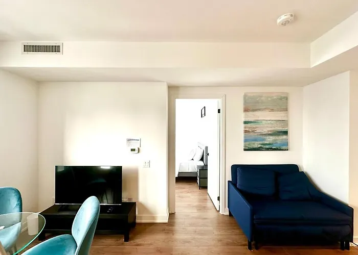 Super Skyline View Condo In The Heart Of Toronto
