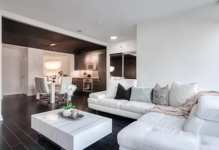 Downtown 4Br Townhouse Near Rogers Centre With Parking