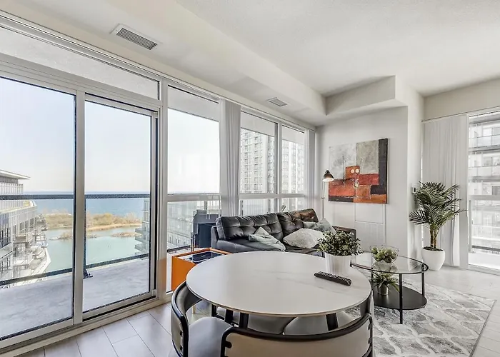 Toronto Condo With Lake Views