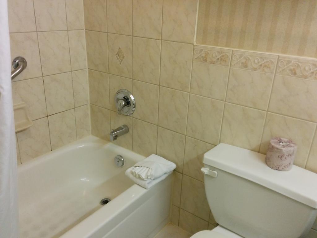 Days By Wyndham East Lakeview Hotel 3*