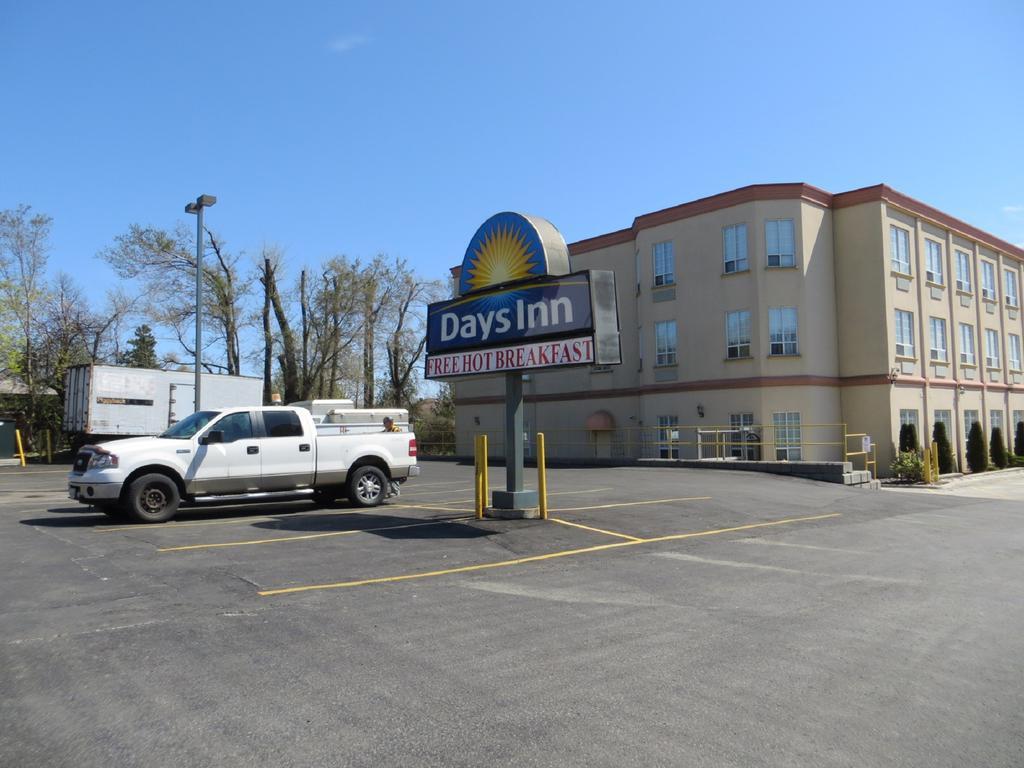 Hotel Days By Wyndham East Lakeview