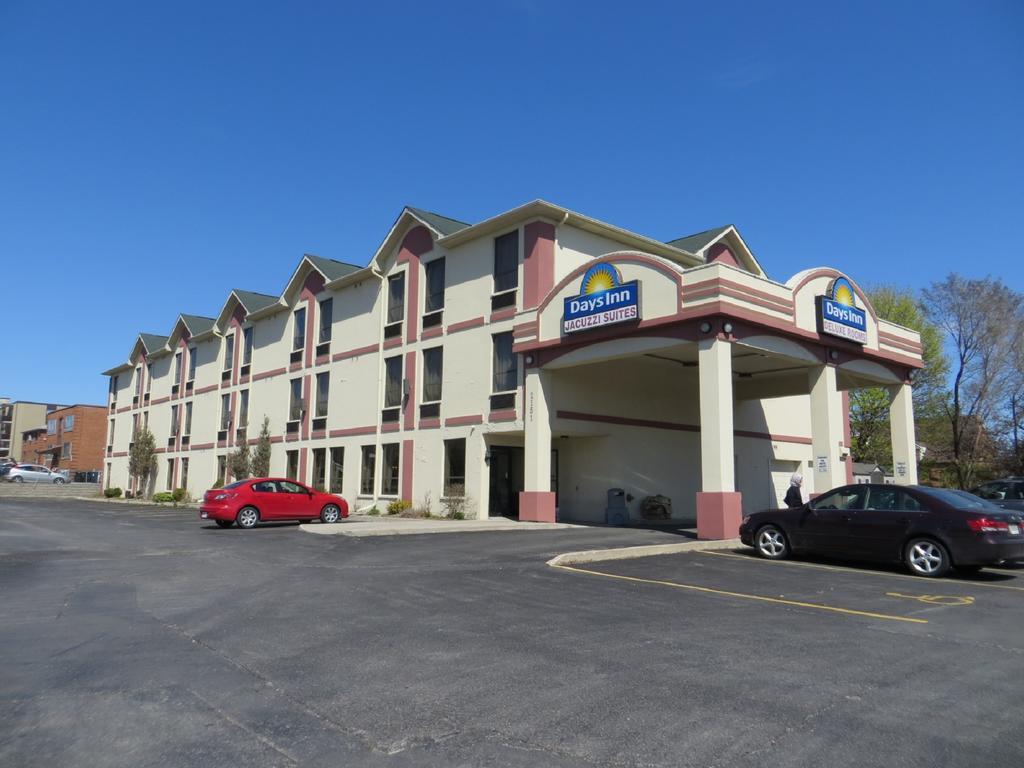 Days By Wyndham East Lakeview Hotel