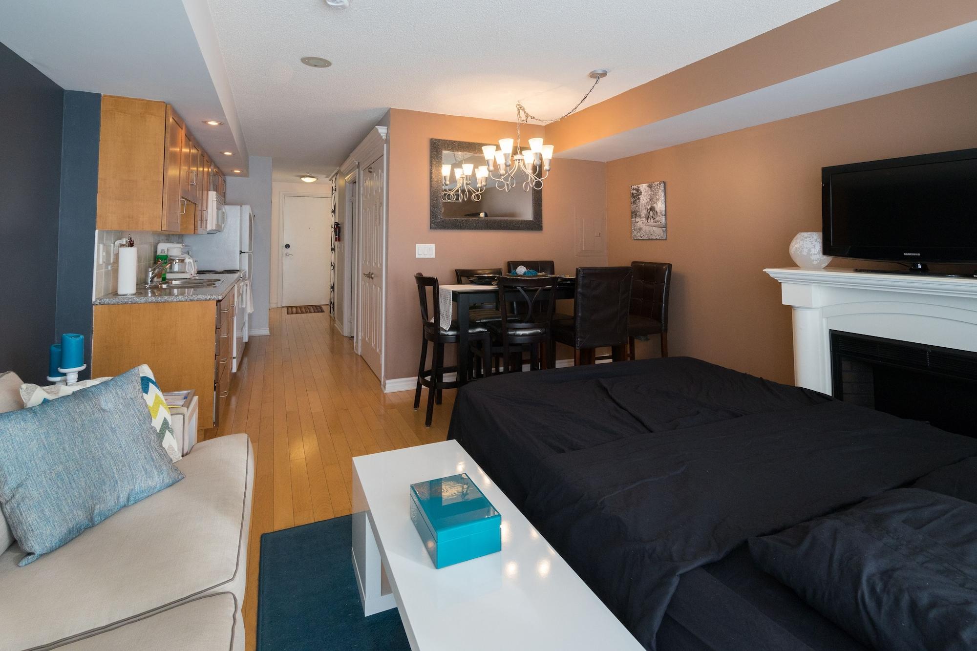 Applewood - 1 Bdrm Wellington West Toronto