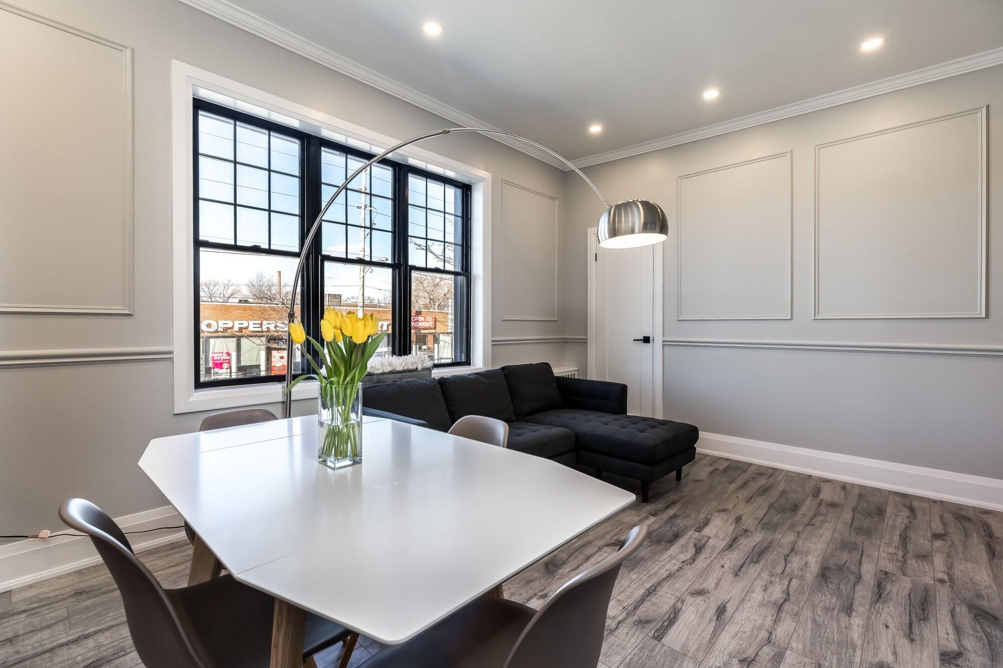 Applewood - Etobicoke Apartment