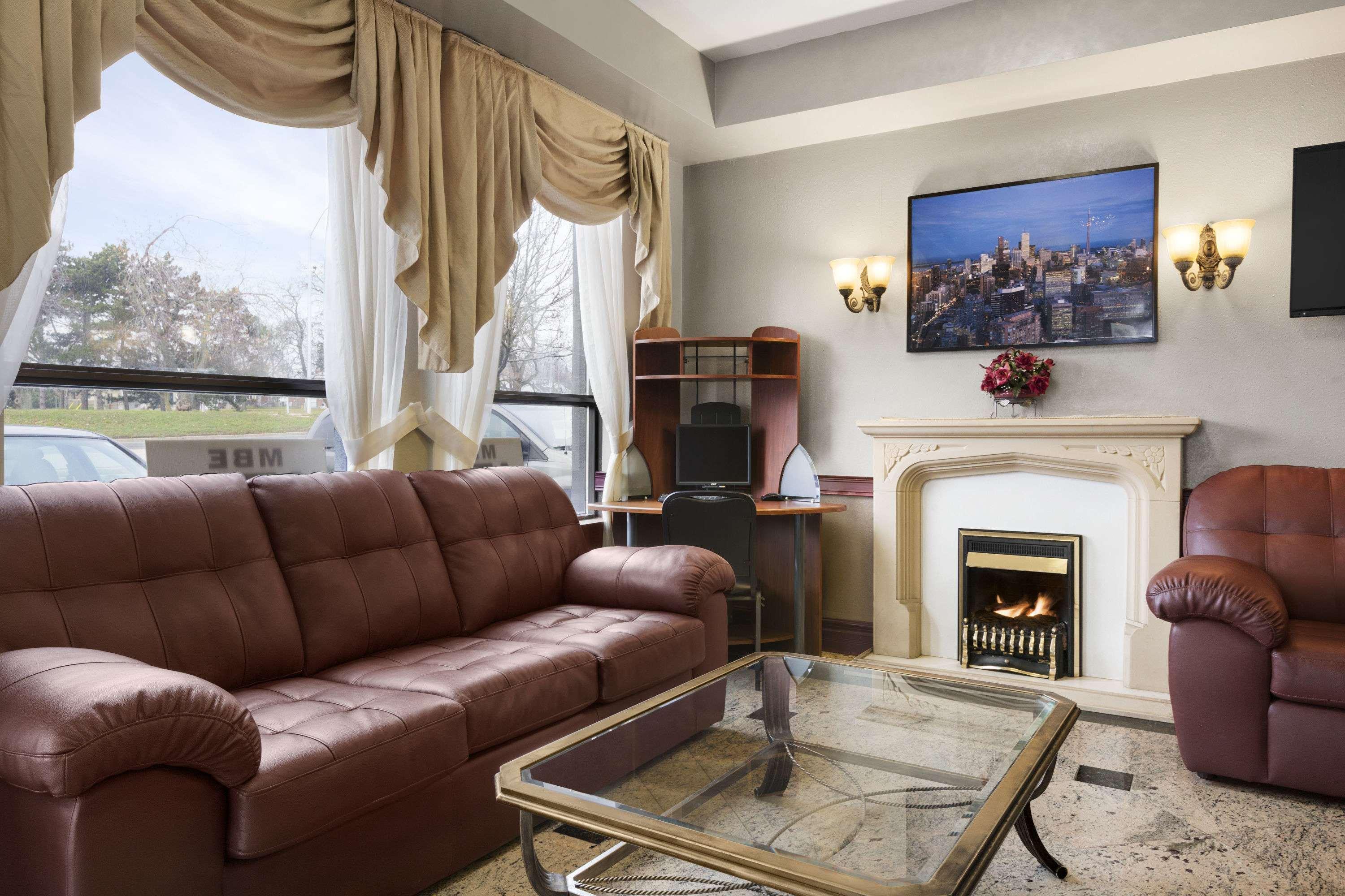 Hotel Days By Wyndham East Lakeview 3*