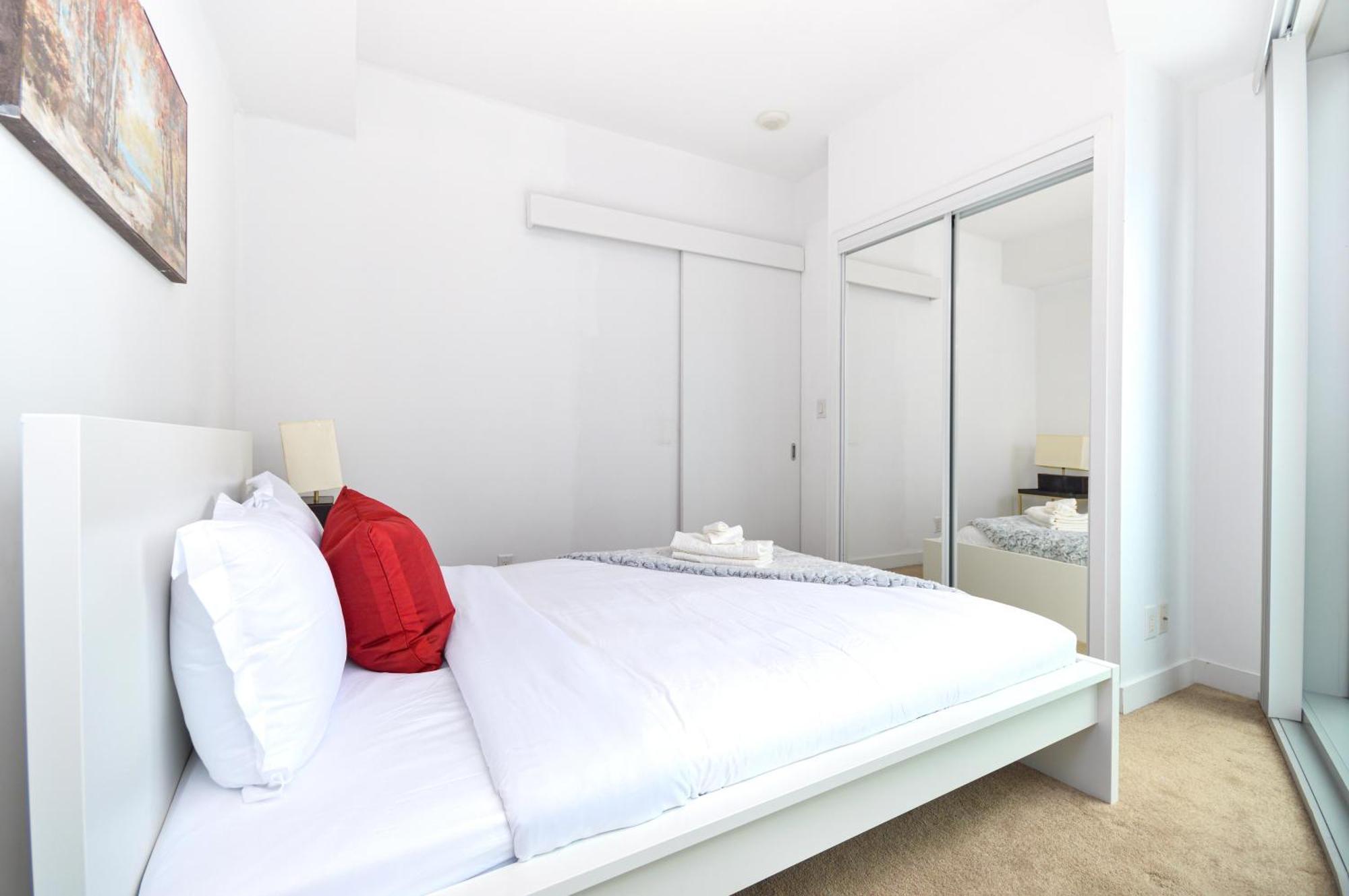Downtown Mins From Scotiabank Arena, Tiff, Cn Tower, Union, Mtcc Apartment
