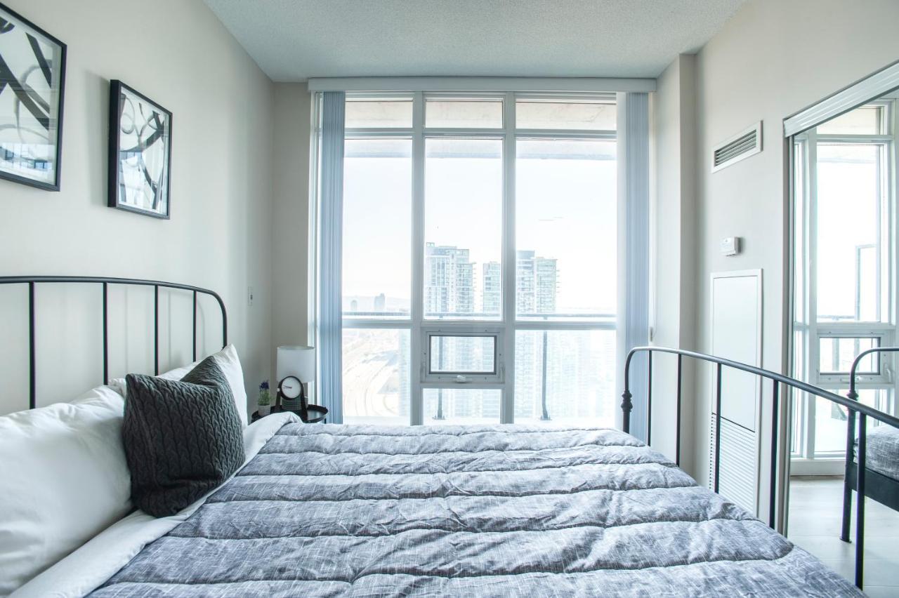 Downtown Two Bedroom With Amazing View, Free Parking * Toronto
