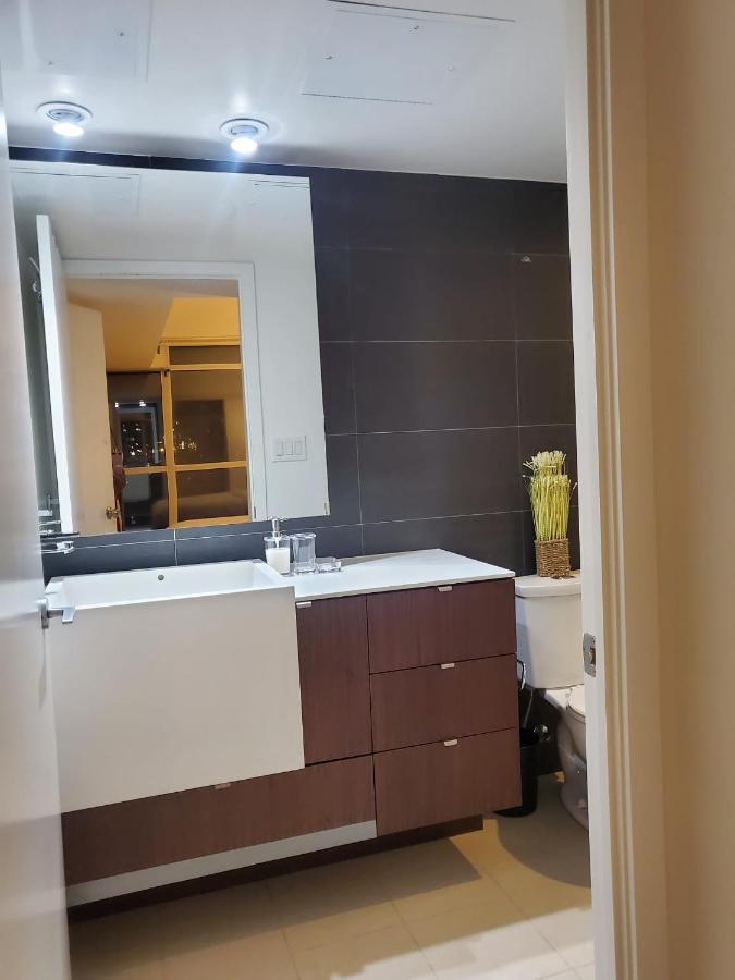 Apartment Cozy Open Concept 2br 2bath W/parking -jays/cn *