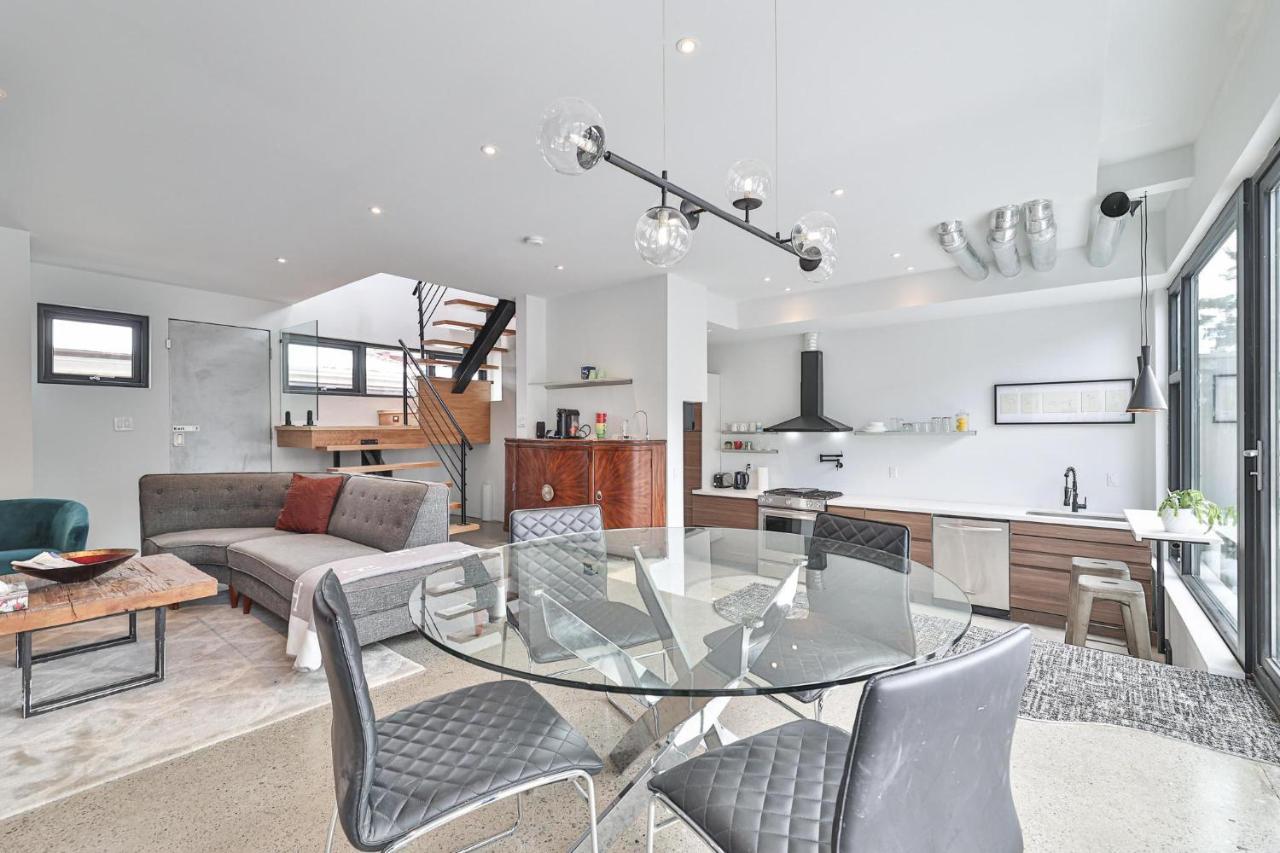 Holiday home New Modern 1400 Sq Ft Coach House Near Everything Toronto