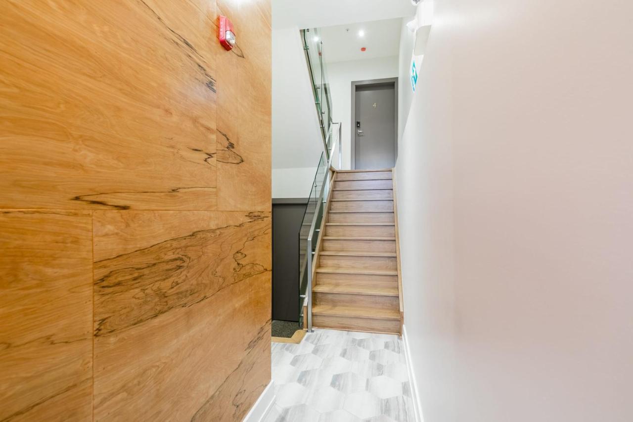 Modern 3br - Steps From High Park!