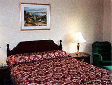 Days By Wyndham East Lakeview Hotel