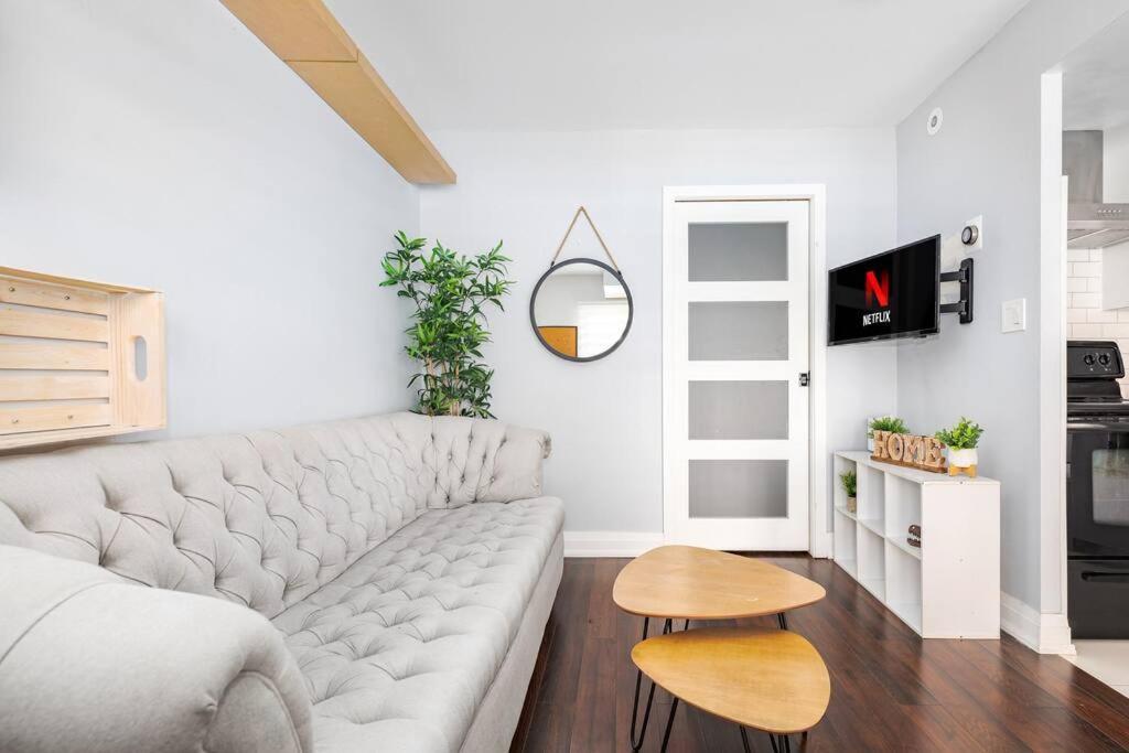 Charming 1bd Townhouse Near Toronto