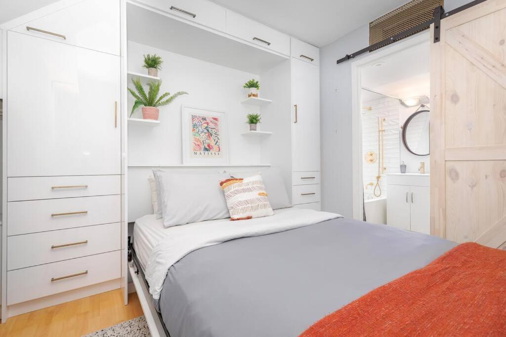 Charming 1bd Townhouse Near * Toronto