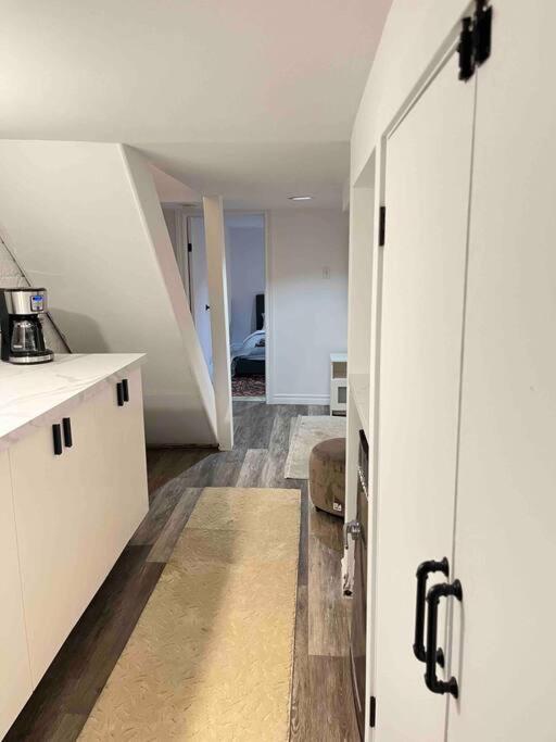 Apartment Downtown Basement *