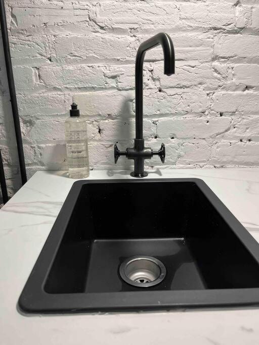 Downtown Basement Apartment Toronto