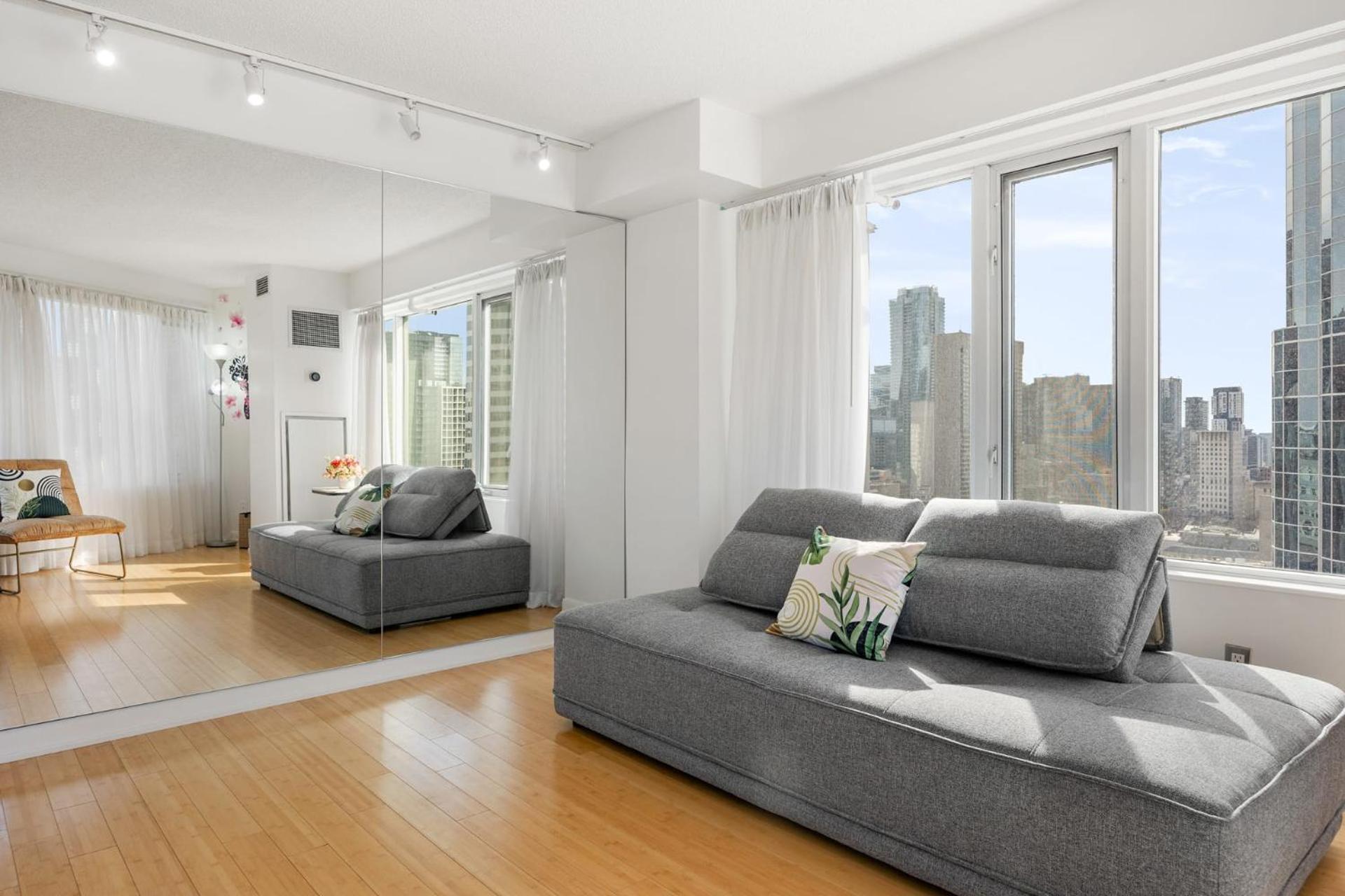 Holiday home Modern 2-bedroom W Floor To Ceiling Windows