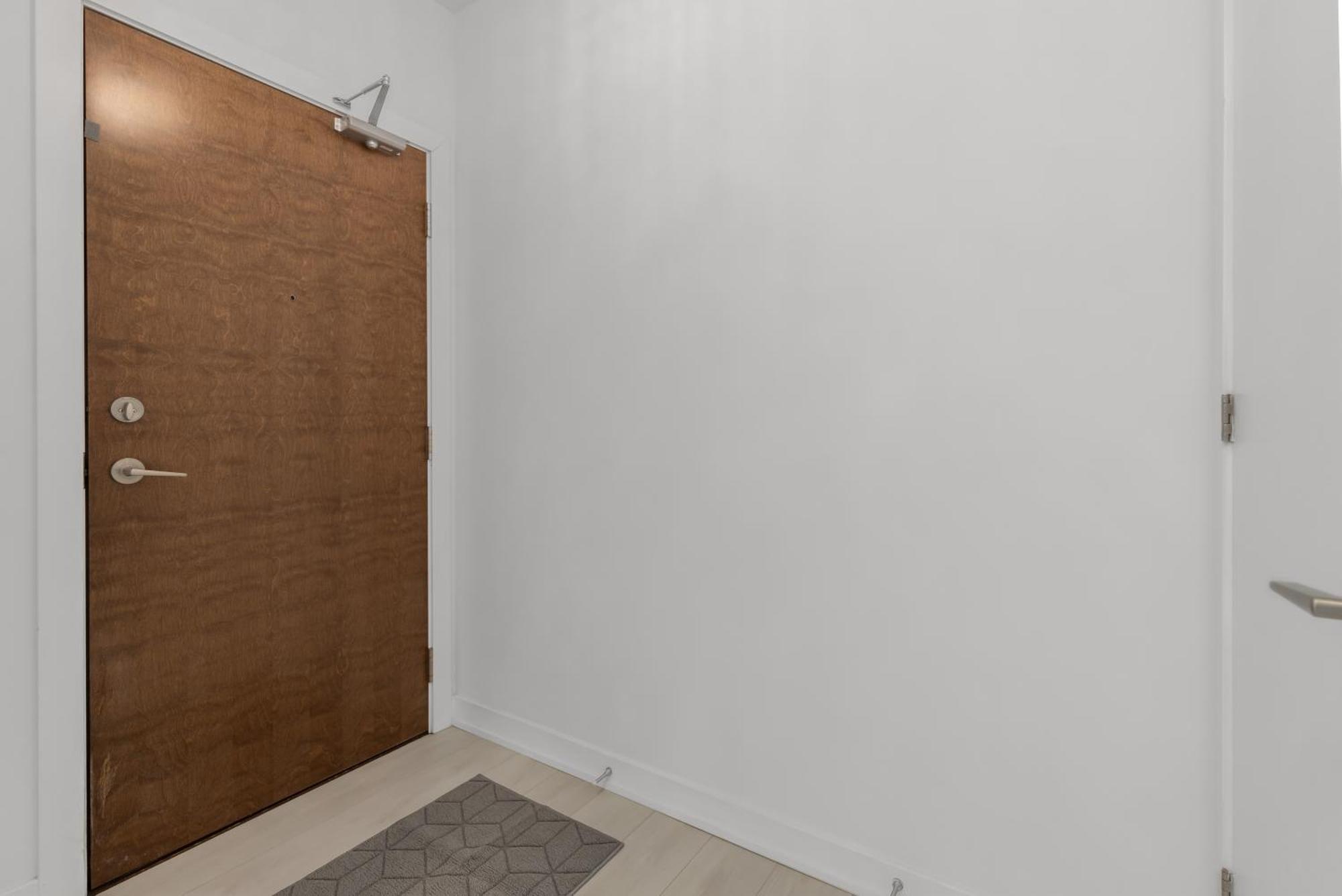 Apartment *luxury 2br-2ba, High Floor, Unobstructed Lake View*