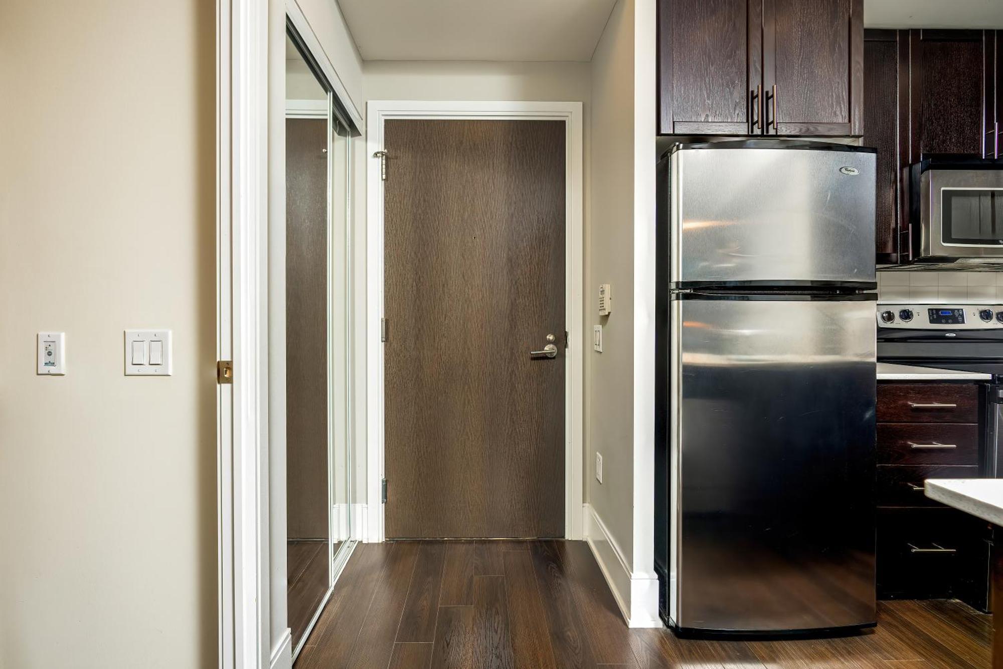 Apartment In The Heart Of Downtown Toronto! *