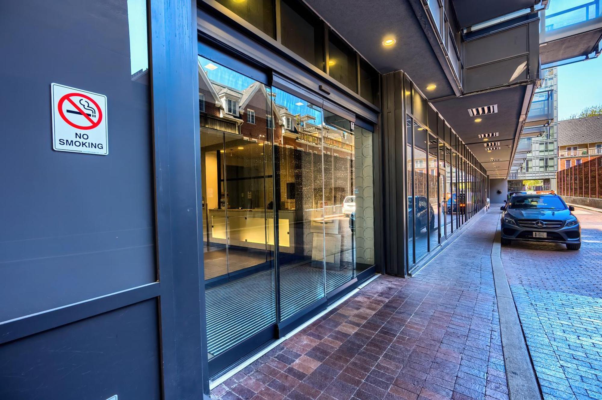 Apartment In The Heart Of Downtown Toronto! Toronto
