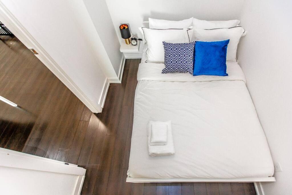 Sunset Bliss: Elegant 2br With Scenic Views! * Toronto