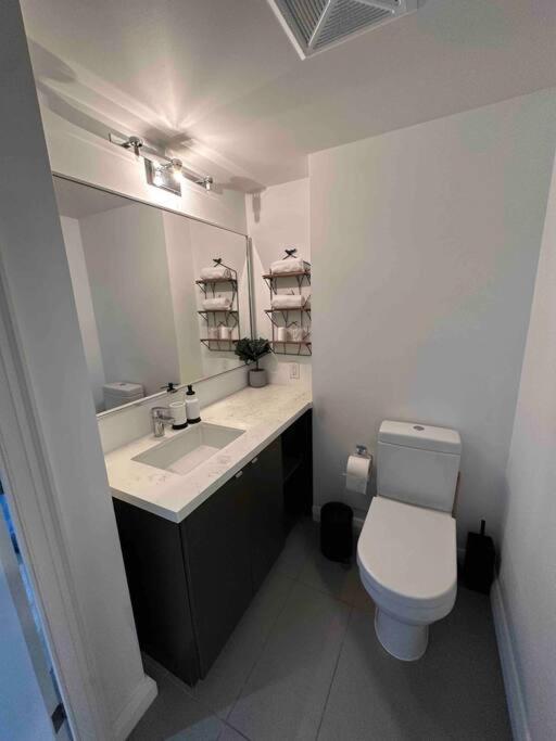 Apartment Entire Downtown + Gym - Yorkville *