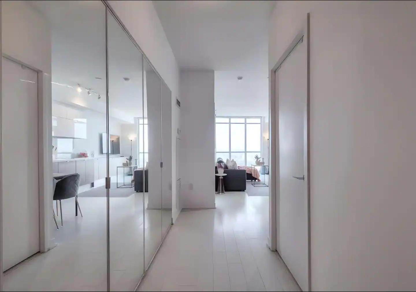 Gorgeous 1bdr Across Rogers Center, Cnt Apartment *