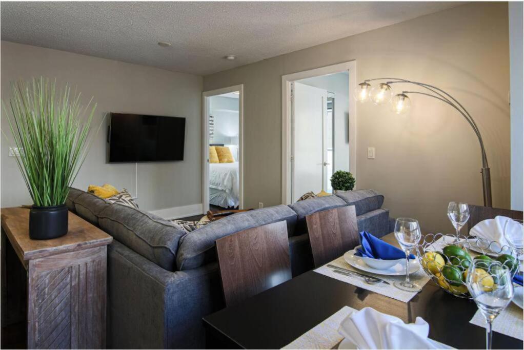Aparthotel Skyline - Walk To Mtcc, Acc, Rogers Centre & Entertainment District Toronto