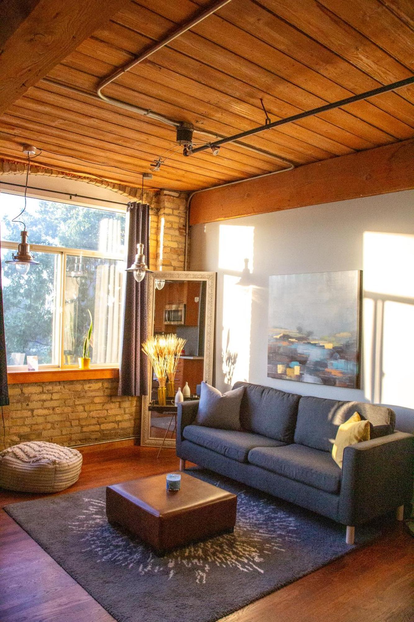 Cozy West End Apartment Toronto