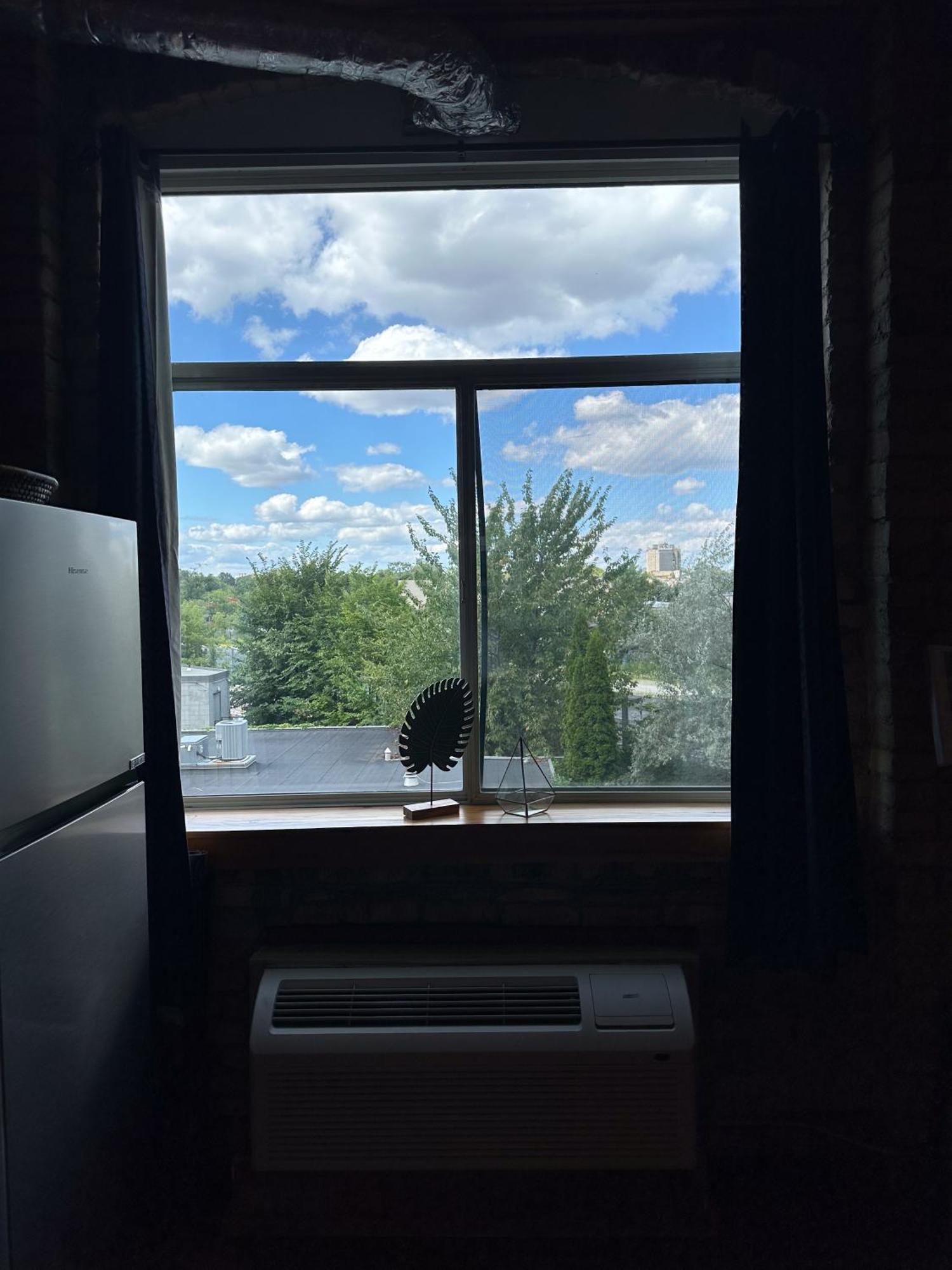 Cozy West End Apartment Toronto