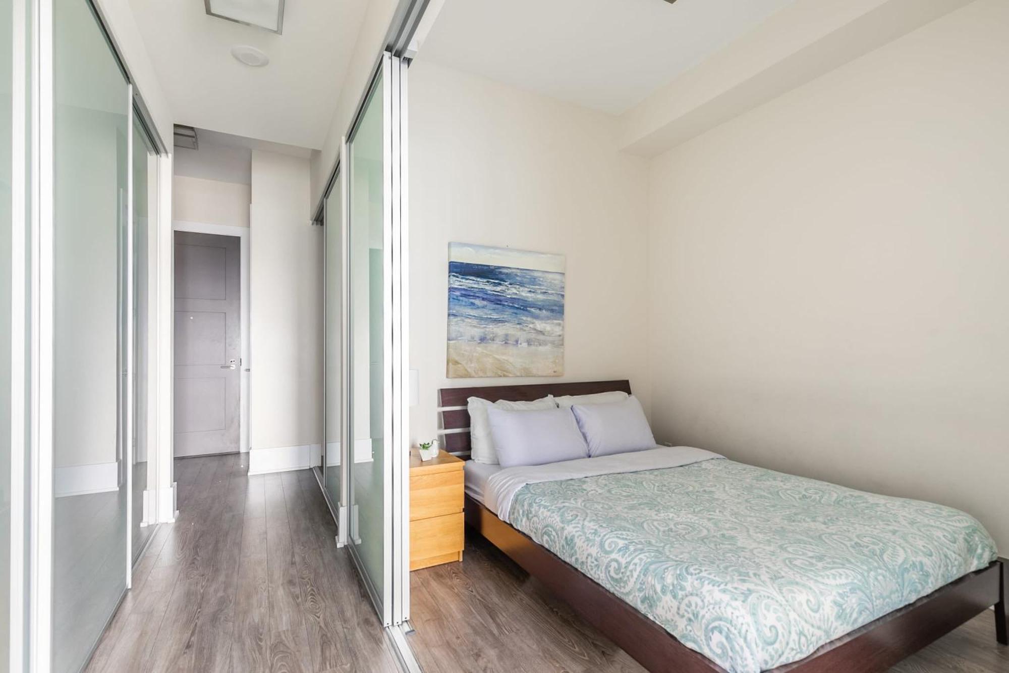 Spacious W Stunning Views Of Downtown * Toronto