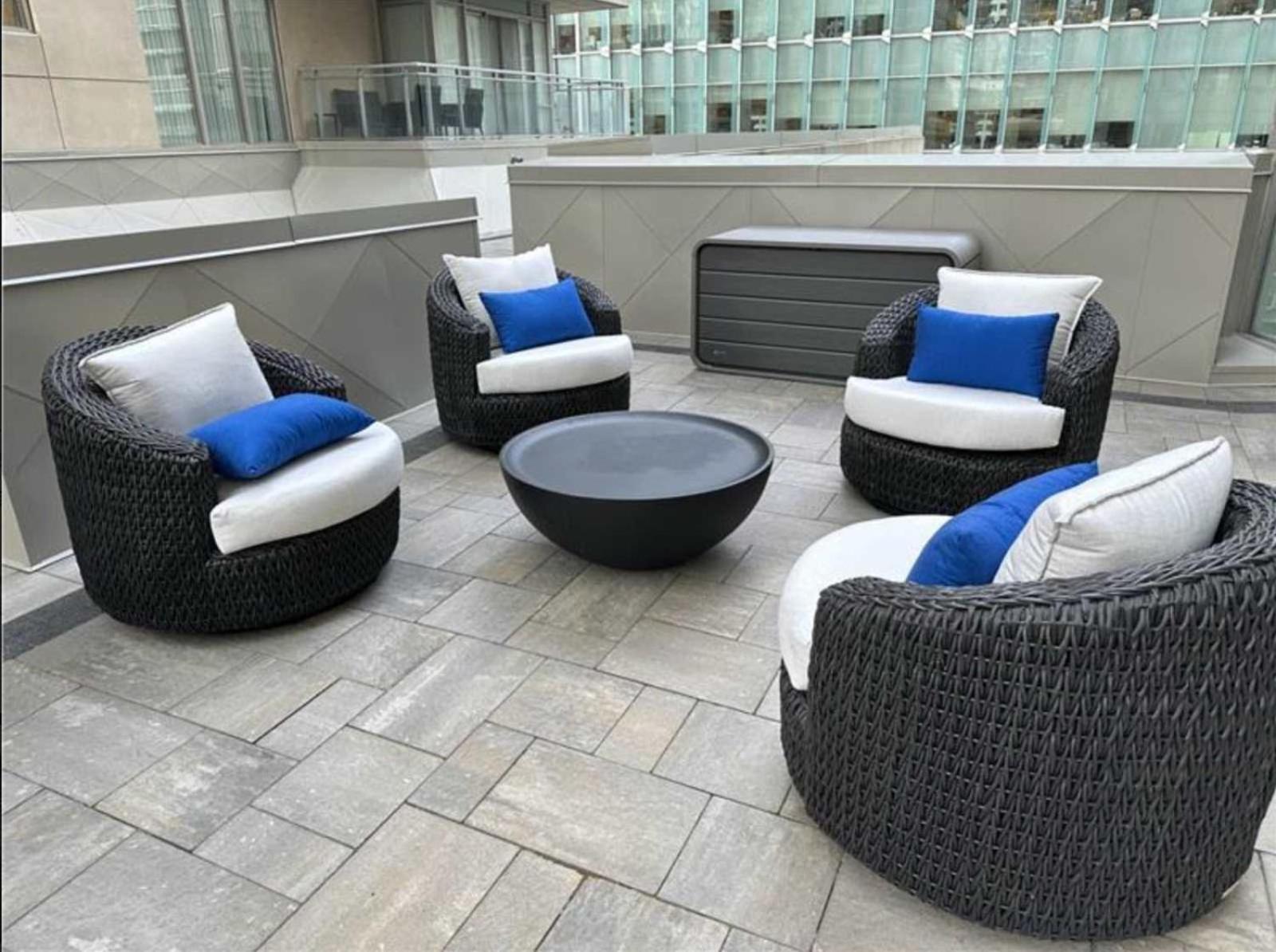 Modern 2-bedroom W Floor To Ceiling Windows *