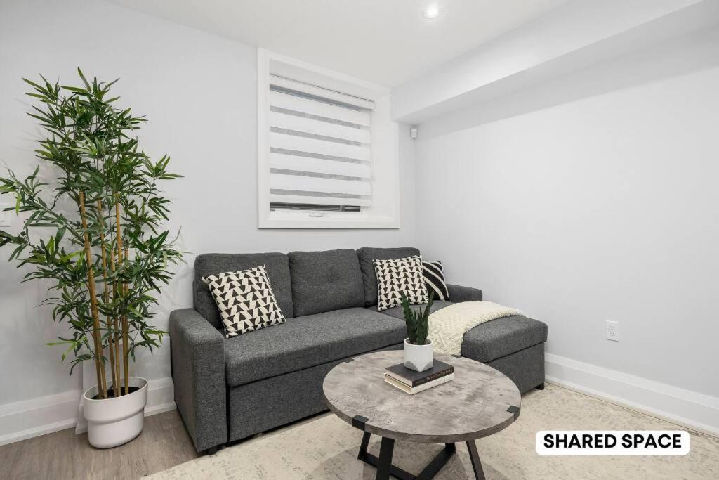 Retreat Private Pool & Cozy Master Bedroom Toronto