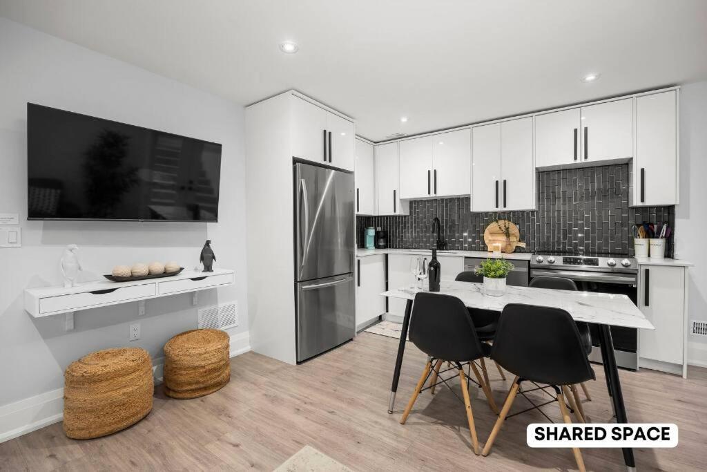 Retreat Private Pool & Cozy Master Bedroom Apartment *