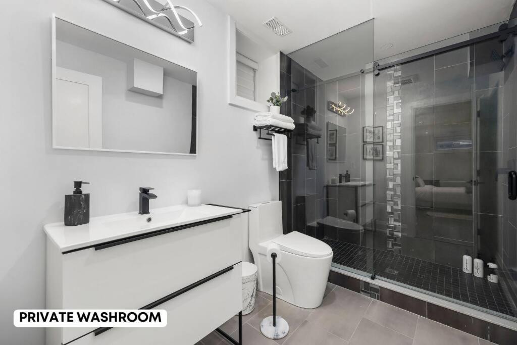 Retreat Private Pool & Cozy Master Bedroom Apartment Toronto