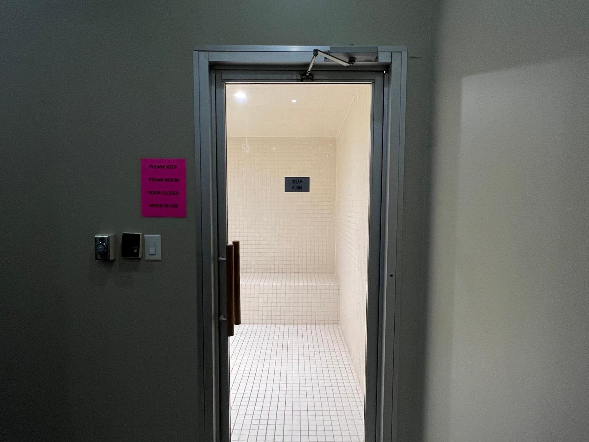 Murano - Bay & College - Fully Equipped Downtown Apartment *