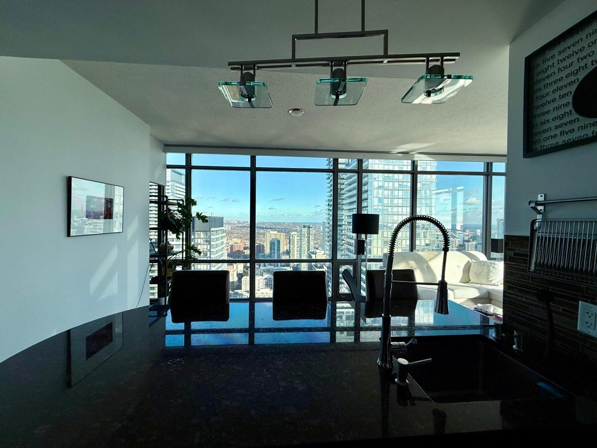Murano - Bay & College - Fully Equipped Downtown