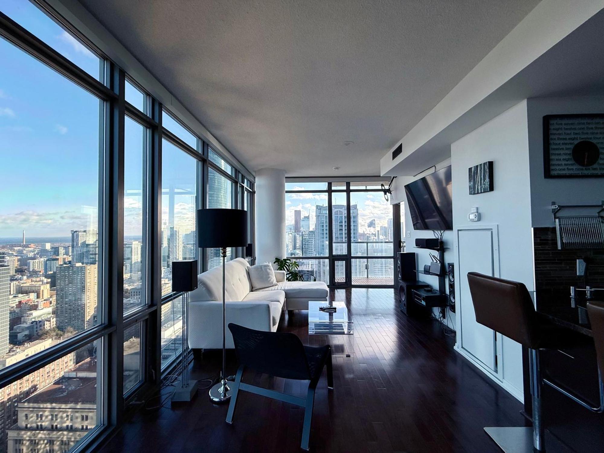Murano - Bay & College - Fully Equipped Downtown Apartment