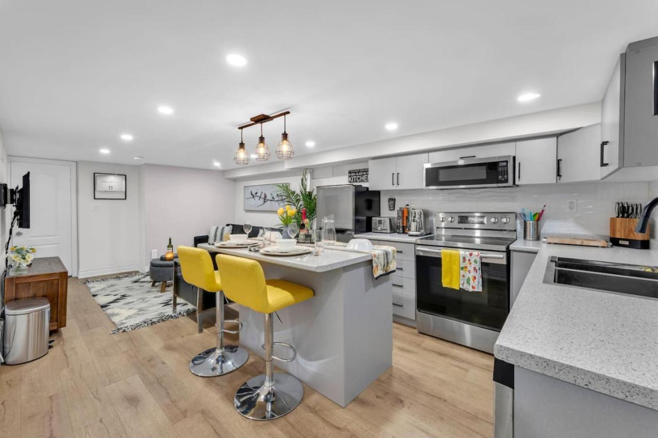 2 Bedroom Ground-level In A With Full Kitchen, Parking, And 20 Mins To Downtown Toronto