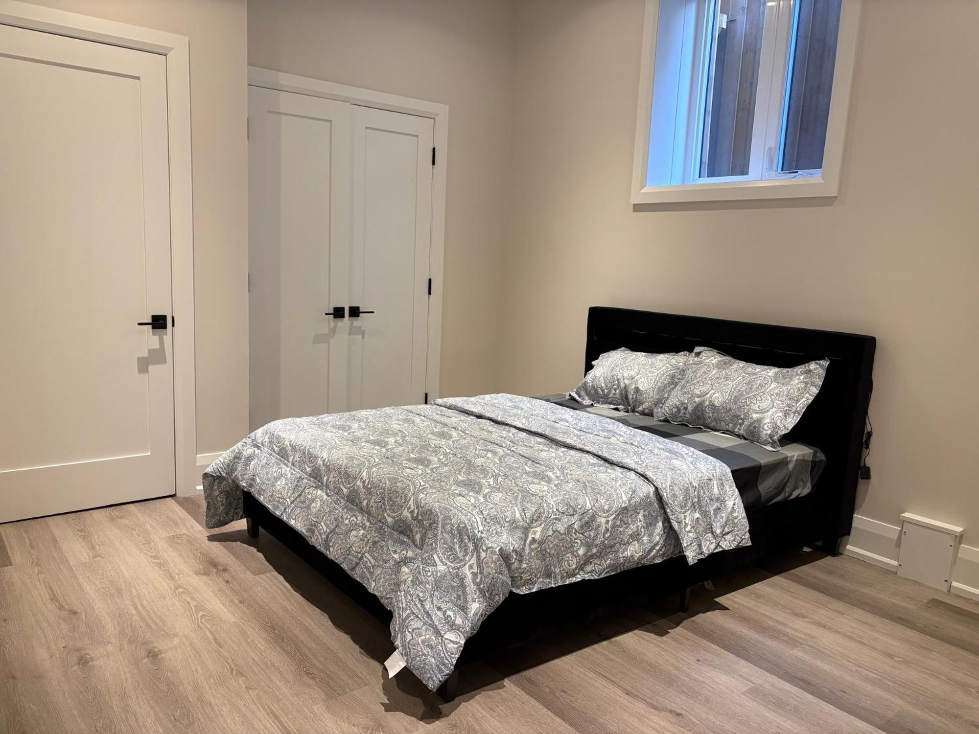 Luxurious New Lawrence Manor 6-bedroom * Toronto