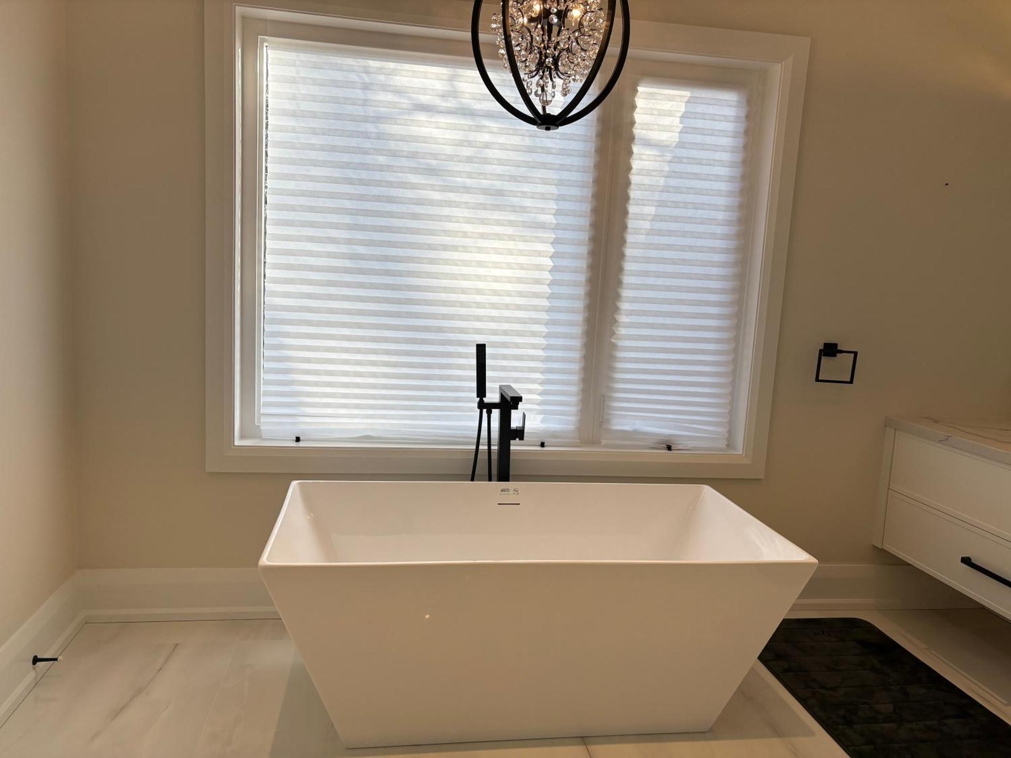 Luxurious New Lawrence Manor 6-bedroom *