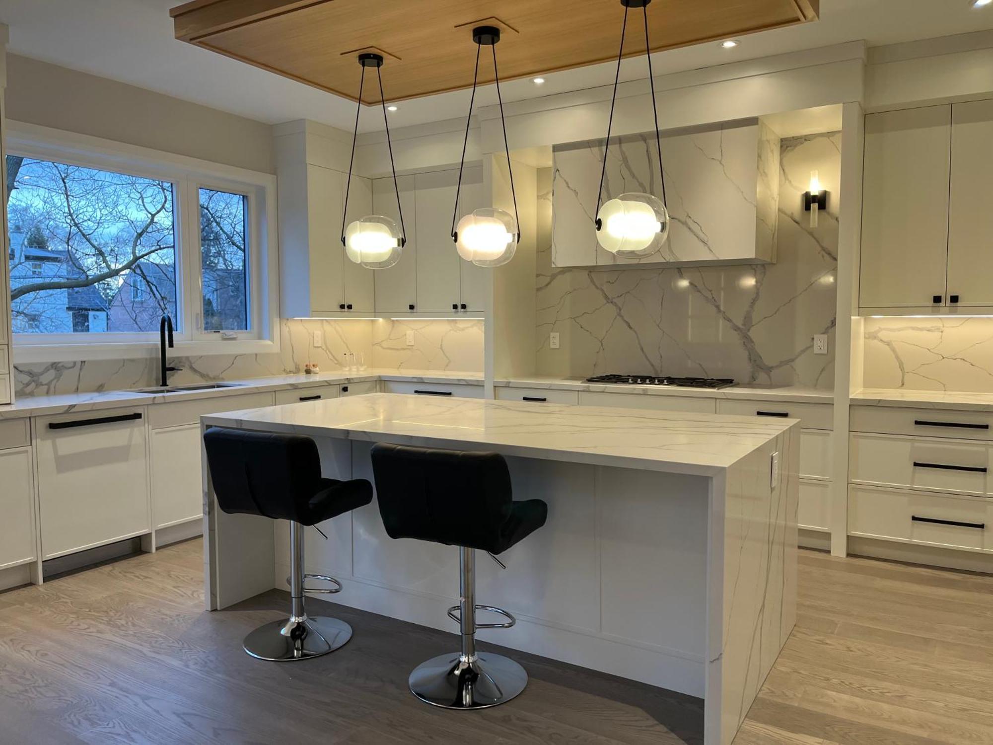 Luxurious New Lawrence Manor 6-bedroom *