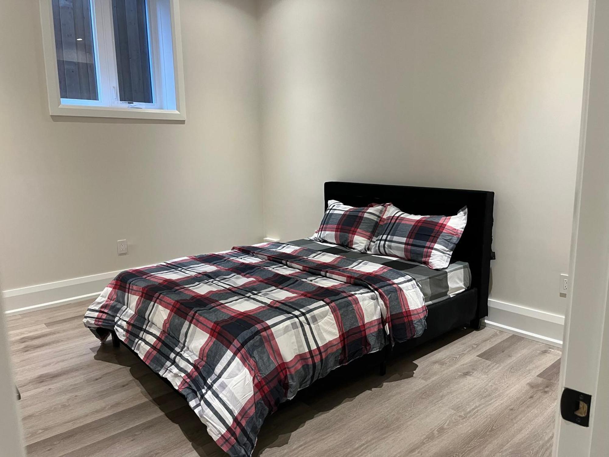 Luxurious New Lawrence Manor 6-bedroom Holiday home Toronto