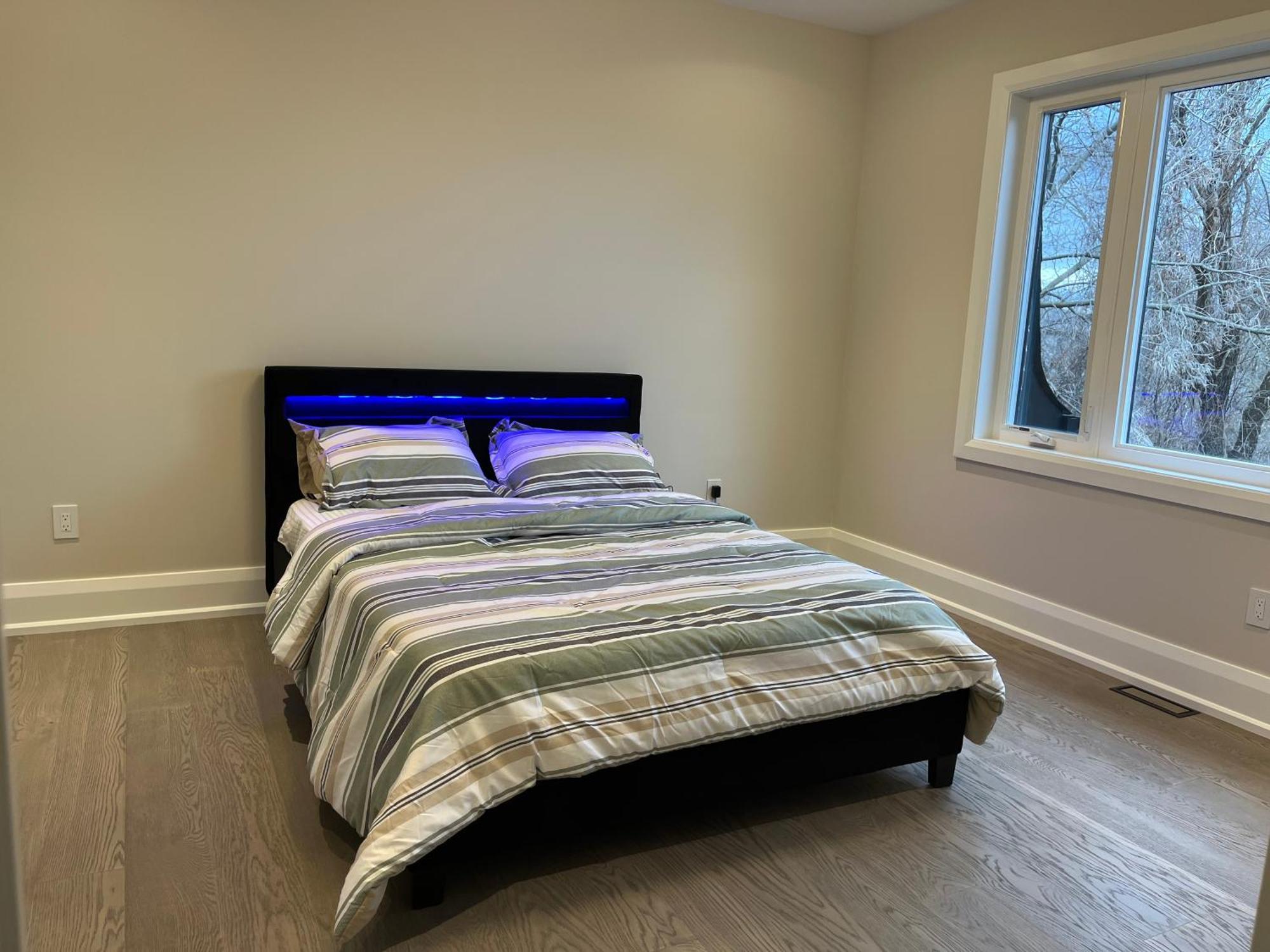 Luxurious New Lawrence Manor 6-bedroom * Toronto