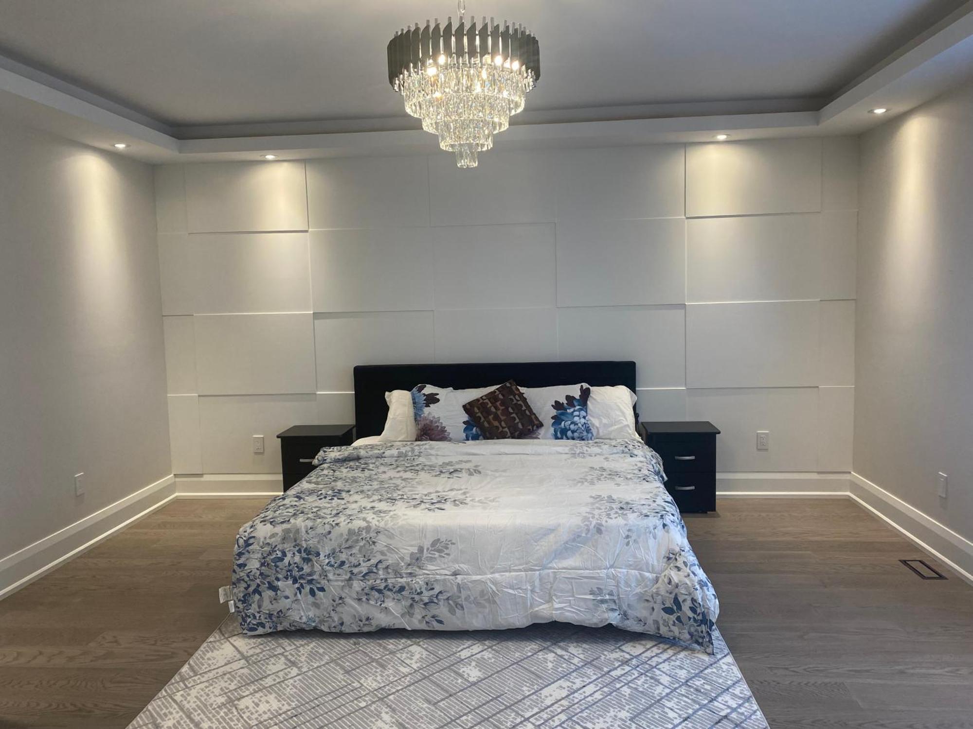 Luxurious New Lawrence Manor 6-bedroom Holiday home